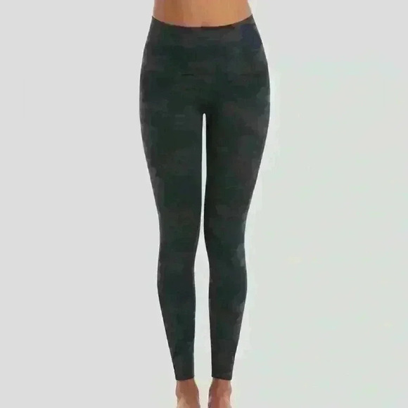 NWT Spanx Look At Me Now Black Camo Leggings Size Small, Medium, & Large avail - Picture 8 of 8